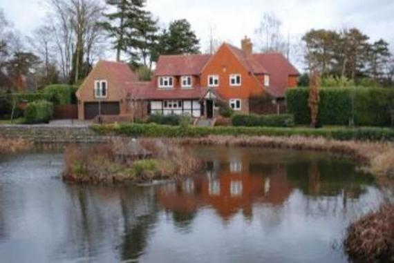 5 bedroom Detached t...